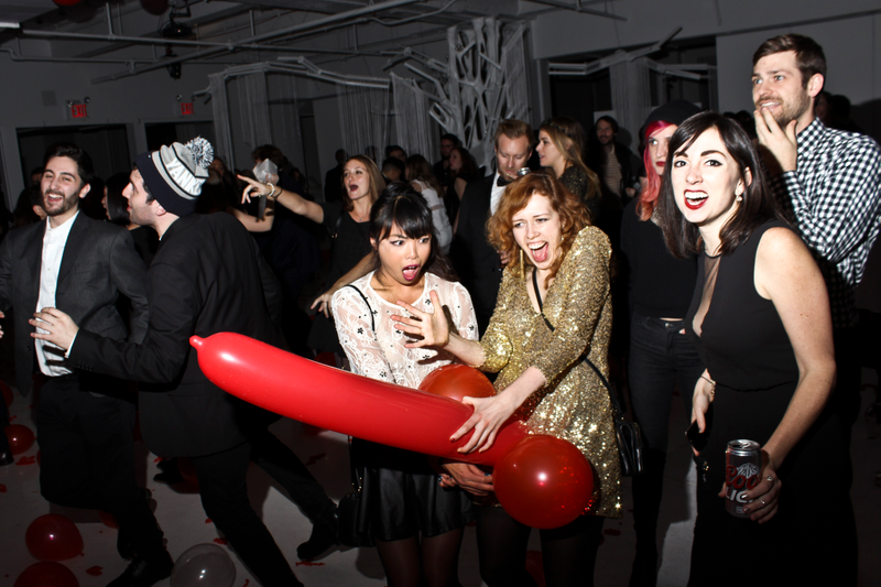 Illustration for article titled GAWKER MEDIA : A HOLIDAY PARTY